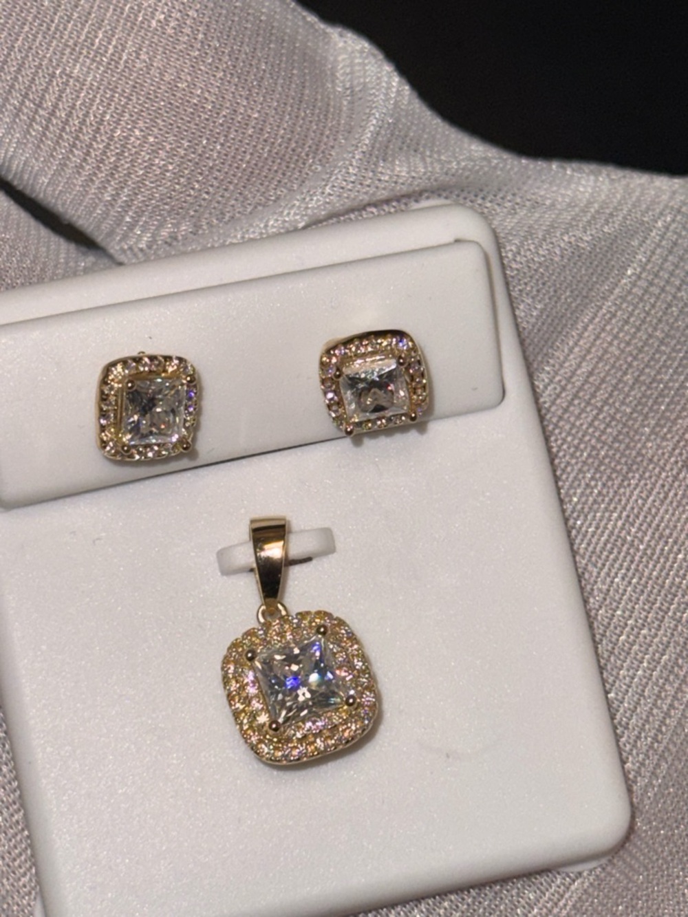 Classic Gold vermeil Moissanite Halo Stud Earrings -18k gold Vermeil925 S Silver
